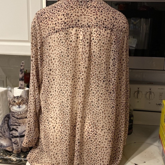 U womens torrid long sleeve pull over plus size blouse size 2X.  EUC - Picture 3 of 5